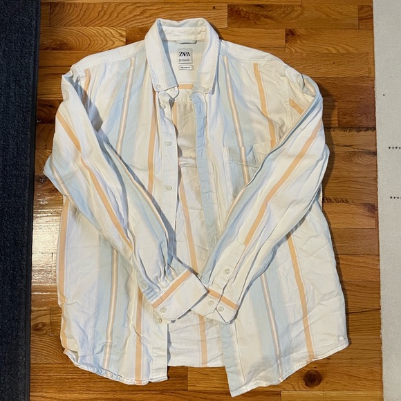 Zara Button Down - Picture 1 of 3